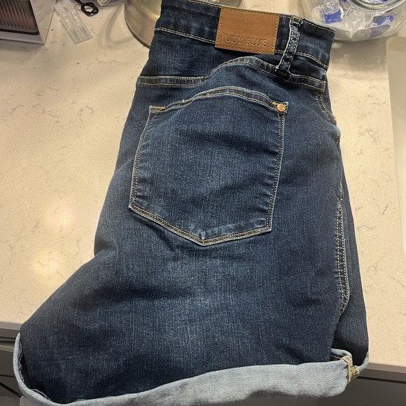 Judy Blue 1XL Jean Shorts - Picture 4 of 11